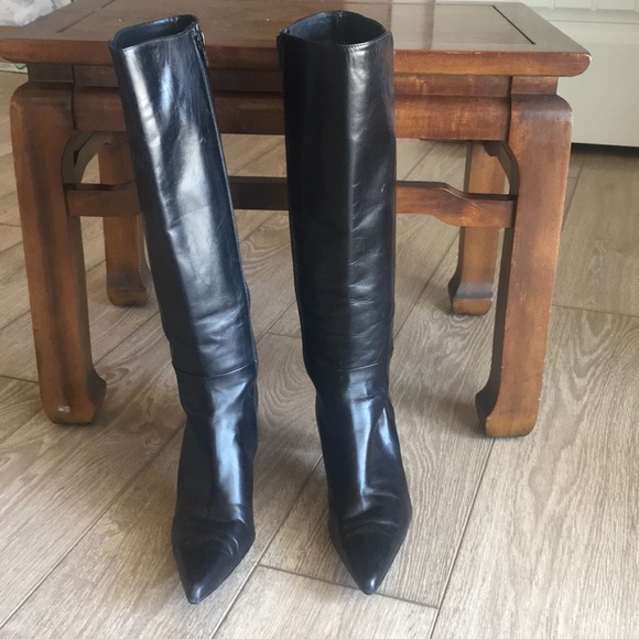 stuart weitzman pointed toe boots